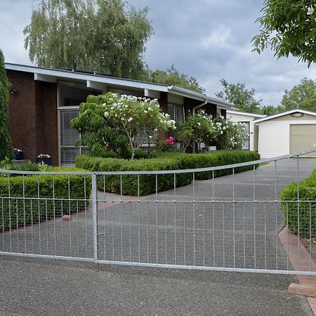 Quiet Boutique Generous Breakfast Hotel Palmerston North Exterior foto